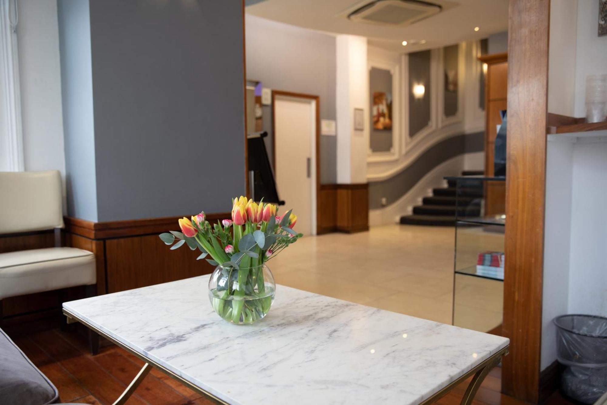 Duke Of Leinster Hotel Лондон Екстериор снимка
