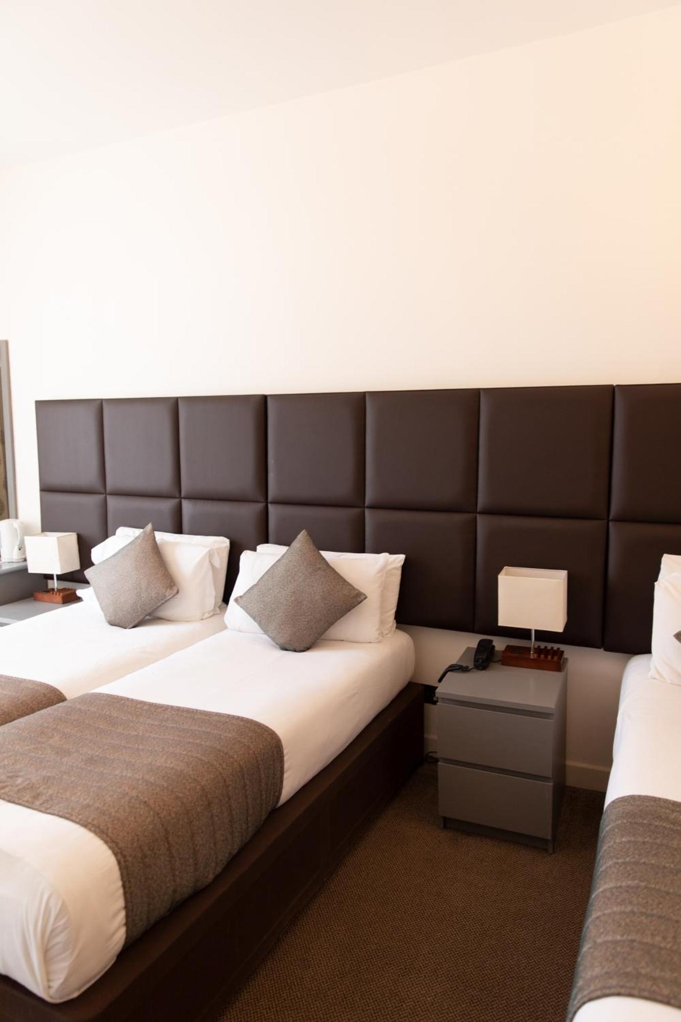 Duke Of Leinster Hotel Лондон Екстериор снимка