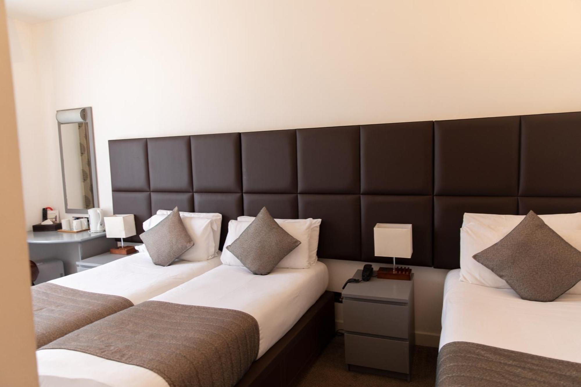 Duke Of Leinster Hotel Лондон Екстериор снимка