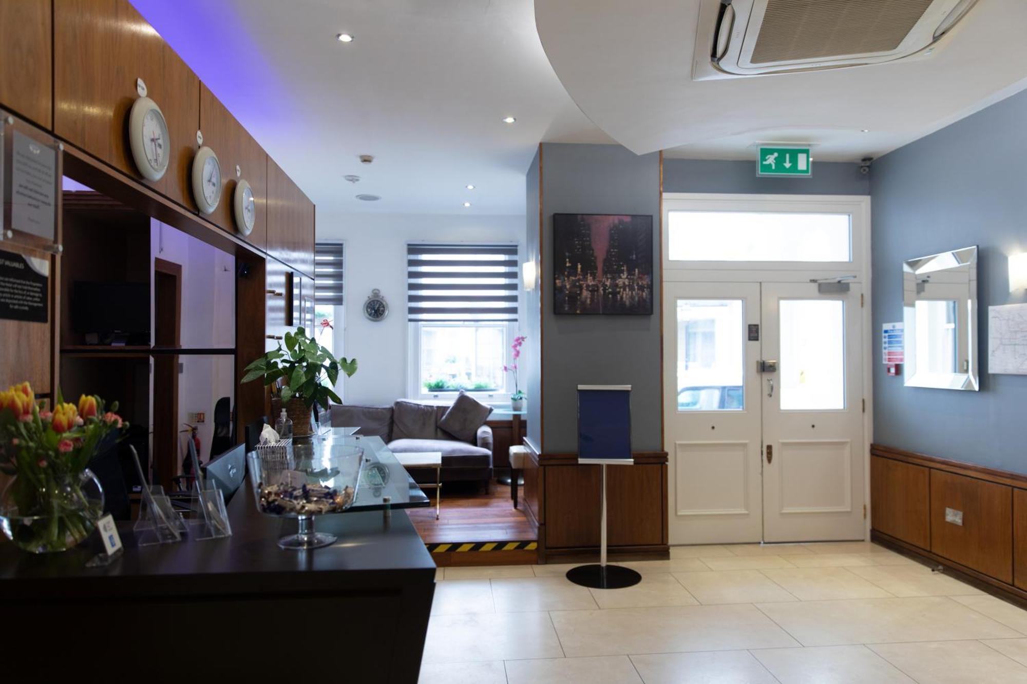 Duke Of Leinster Hotel Лондон Екстериор снимка