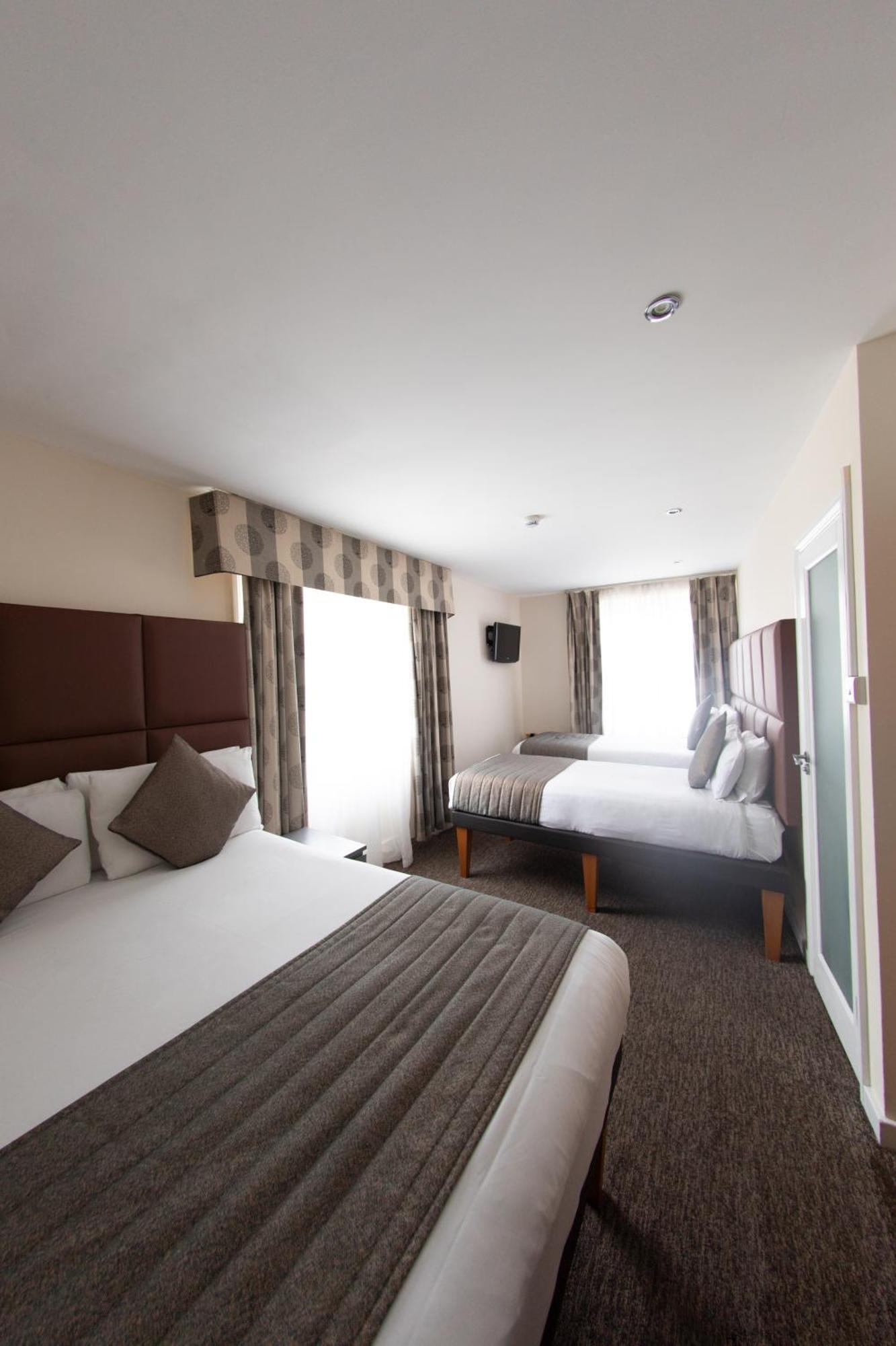 Duke Of Leinster Hotel Лондон Екстериор снимка