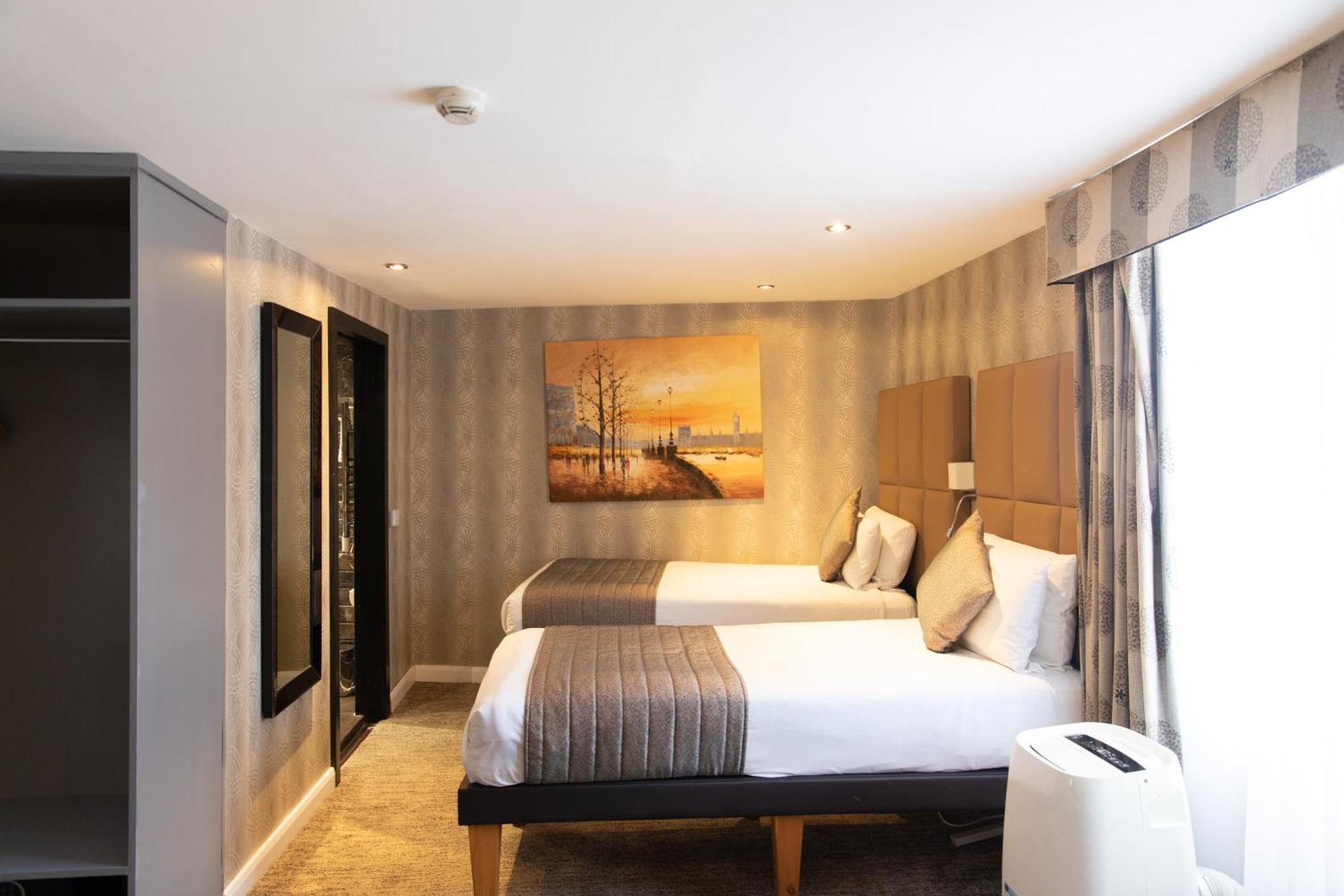Duke Of Leinster Hotel Лондон Екстериор снимка