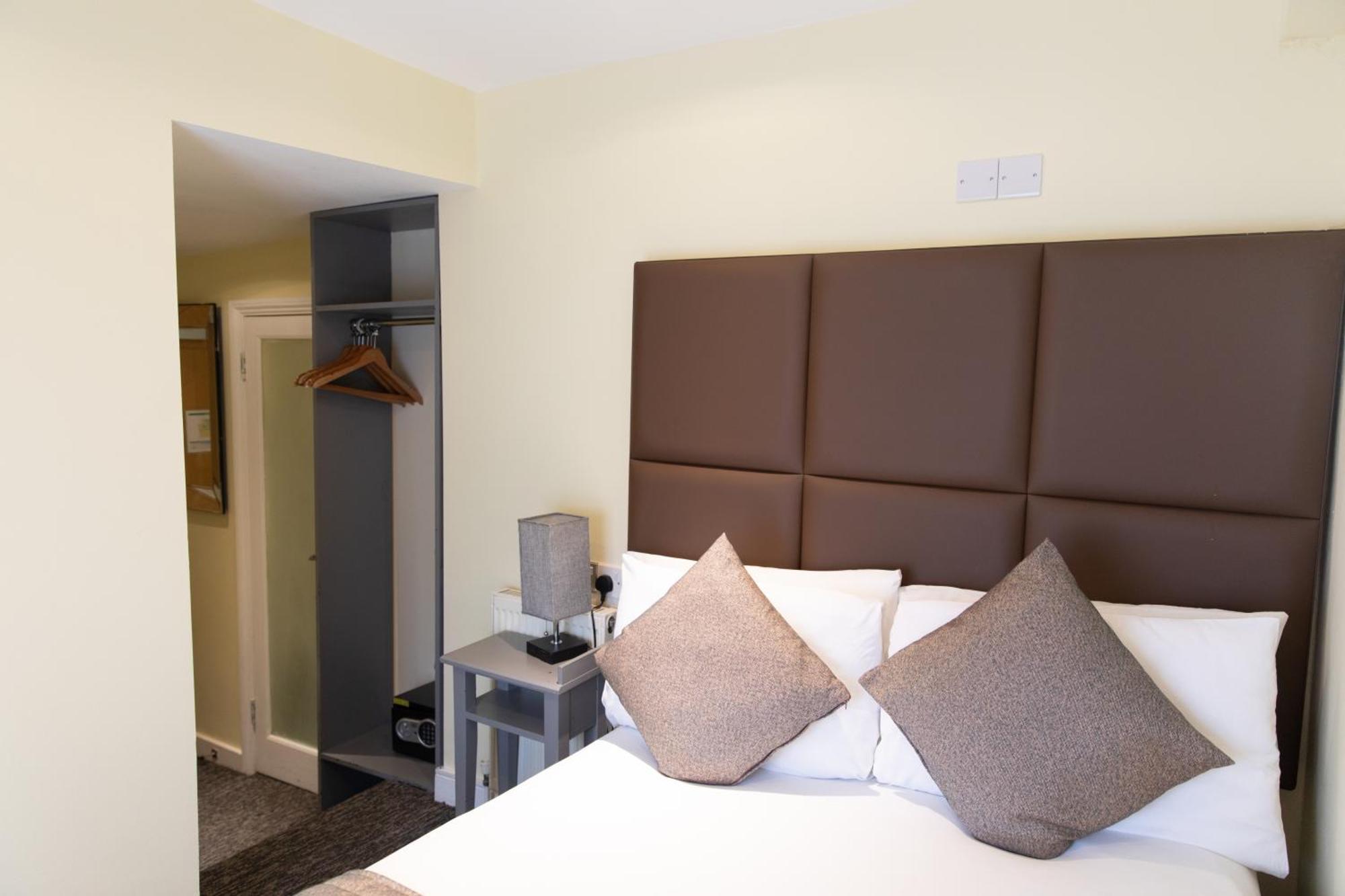 Duke Of Leinster Hotel Лондон Екстериор снимка